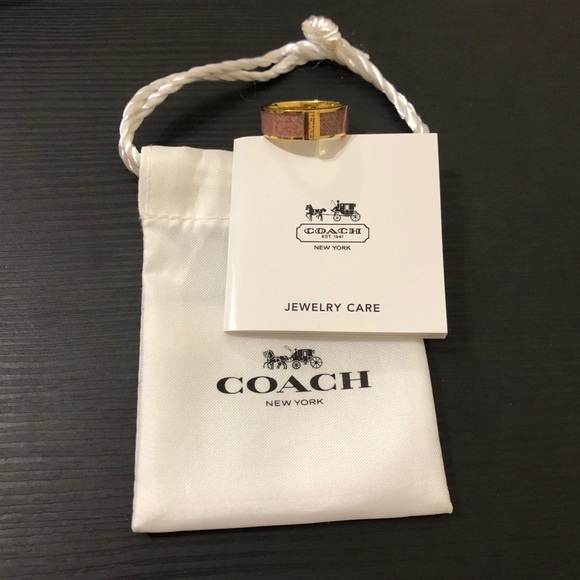 ✨ Coach ✨ Signature Logo Enamel Ring - Picture 5 of 5